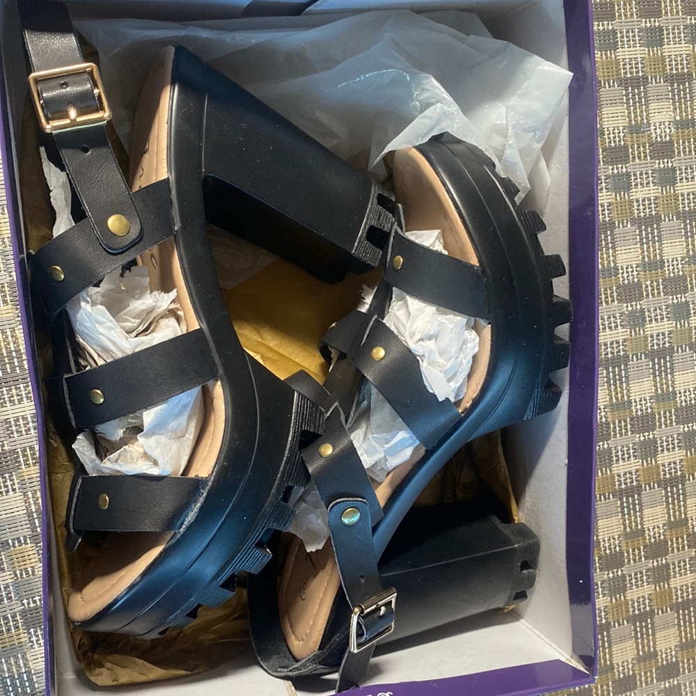 Traffic size 7 1/2 open toe sandals